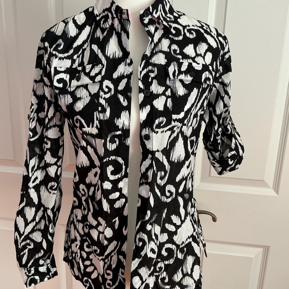 Jones New York Black and White Abstract Shirt